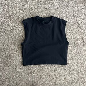 vuori halo reina crop top